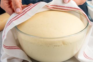 Proč stále více lidí přechází z droždí na domácí kvásek? Důvody jsou praktické i zdravotní