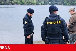 Další policejní razie mezi rybáři. Na březích vyhlášené přehrady Hracholusky rybařilo i 25 Ukrajinců