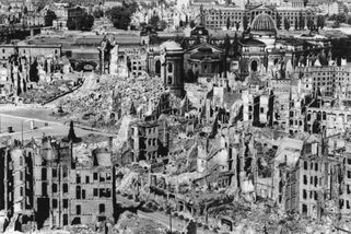 Okamžiky dějin: Den, kdy začalo bombardování Drážďan