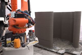 Robotickou 3D tiskárnu dovezli přímo na staveniště. Z betonu vytiskla atypickou místnost | Novinky.cz: Bydlení