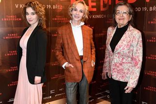 Na filmové premiéře slavné herečky předvedly, jak se dá kombinovat sako