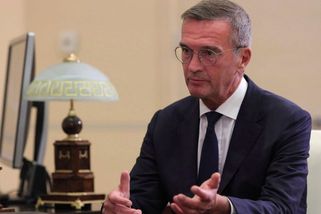 Rodina oligarchy, který vyrábí rakety zabíjející Ukrajince, dál vesele žije v Praze - Novinky