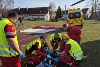 Jedenáctiletý chlapec vběhl řidičce na Novojičínsku přímo pod auto - Novinky