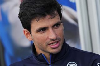 Nehoda přijít musela. Je čas změnit regulace, zlobí se Sainz po Velké ceně Japonska - Sport.cz