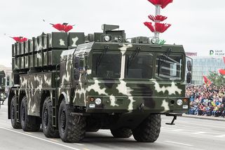 Rusko děsí Evropu. Vyvíjí novou jadernou hlavici pro raketomet Polonez s dostřelem až 290 km