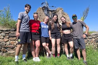 „Povodňáčci“ dobývají Pevnost Boyard, aby rodiče mohli opravovat spláchnuté domy - Seznam Zprávy