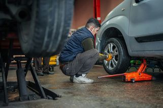 Celoroční pneumatiky v testu (2026): Češi netuší, která je nejlepší. Výsledky jsou extrémně těsné