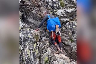 Turista při výstupu na tatranský štít vláčel velkého psa v děravé tašce - Novinky