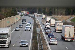 Za dálnice mají platit všichni stejně. Ministerstvo chystá jednotnou sazbu