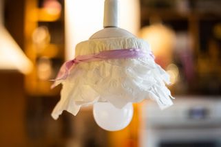 Potřebujete lustr? Posviťte si toaletním papírem! - Proženy.cz