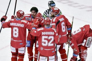 Plzeň doma selhala, v čele tabulky ji střídají Oceláři. Hradec nestačil na Spartu - Sport.cz