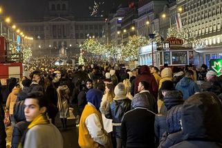 Čechům se rodí rekordně málo dětí. Chybějí peníze, bydlení, školky i prestiž - Novinky