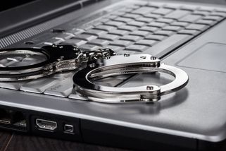 Celou vládu vystřílet, ty chcíplotino, hrozil politikovi Čech. Hrozí mu tři roky vězení - Novinky