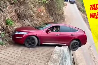 Adrenalinová otočka v horách. Navigace řidiče poslala na kraj propasti | Tady virál