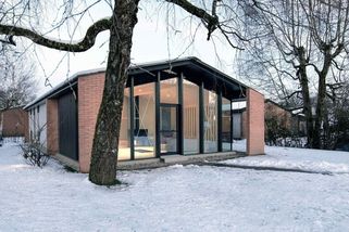 Dům pod topoly ukazuje slovinský model bydlení, který mohl konkurovat panelákům