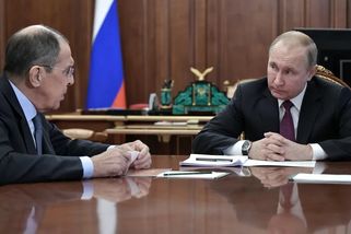 Třetí světová válka by byla jaderná, varuje Lavrov. Chce určit zbraně, které nebudou na Ukrajině