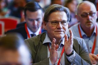 Fiala potřebuje poskoka, opřel se Škromach do Lipavského. Vláda nechce, aby lidé volili, říká