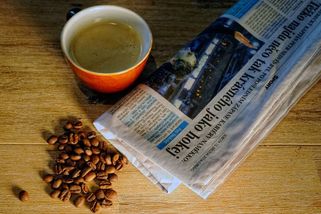 Globus prodává kilo kávy Tchibo za víc než tisícovku. V Německu stojí sotva polovinu - Novinky