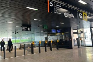 Stanice Českomoravská se po roce oprav otevřela. Má novou fasádu i těžkotonážní eskalátory - Novinky