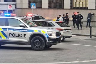 Muž v centru Prahy vytáhl na ochranku v obchodě nůž - Novinky