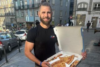 Procházka zažívá ideální dovolenou. Objevuje poutní místa i pizzerie