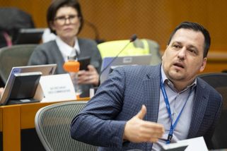 Zdechovský obvinil Piráty z podpory pedofilů a čelí ostré kritice. Šašku, vzkázal mu Bartoš