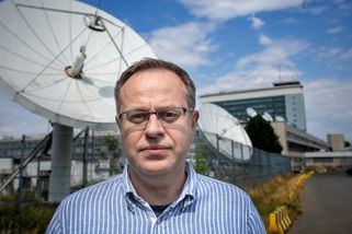 Plochozemec proti vědci, rasista proti humanistovi. V čem má Václav Moravec pravdu a co nakonec může zabít média veřejné služby