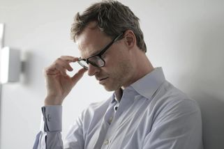 Karel (52): Platím synovi soukromou vysokou, i když sotva prolezl učňákem. Exmanželka si skrze něj plní sny