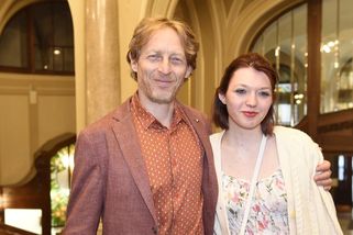 Tohle sraz módních ikon nebyl: Miliardář Janeček se slečnou, Šporcl s Kodetovou a další tváře na hollywoodském večeru - Super.cz