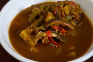 Nejhorším jídlem na světě bylo vyhlášeno kari s rybími vnitřnostmi. V žebříčku jsou i dva české pokrmy - Novinky