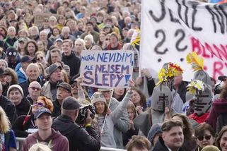 "My to děláme dobře." Reagoval Babiš na plnou Letnou. Turek srovnával s vlastními fanoušky