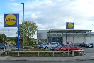 Poplatek za parkování u obchodů: Někteří zákazníci zuří