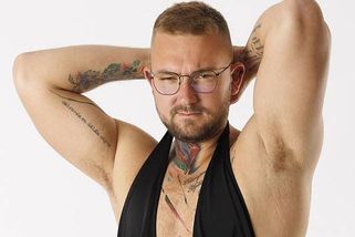 Svérázný podnikatel z Brna se fotí v dámských plavkách a pracuje jen mezi ženami