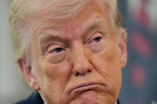 Amerikanista: Trump se tváří, že když válka v Íránu skončí, Hormuzský průliv se zázrakem uvolní