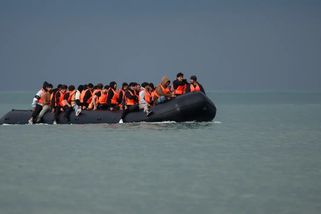 V kanálu La Manche umírá stále více migrantů, podle úřadů zbytečně