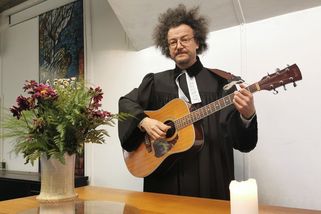 Mistra Jana Husa připomene grilování u branického kostela - Seznam Zprávy