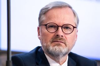 Fialův vánoční projev měl ukázat pokoru a omluvu, říká opozice. Vláda si nepřipustí chybu, míní Havlíček