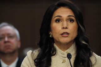 Írán se nesnažil obnovit obohacování uranu, napsala si do projevu šéfka amerických tajných služeb. Pak to neřekla - Novinky