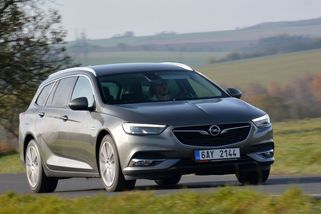 Ojetý Opel Insignia je skvělá alternativa k Passatu a Superbu. Může být bezproblémová, navíc ji koupíte levněji - Garáž.cz