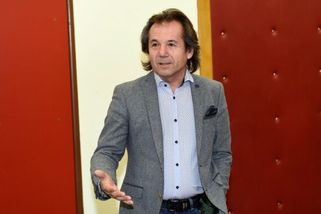 Evropa ve stínu antisemitismu: Násilí přibývá. Andor Šándor mluví o překročení hranice, bludech a umíráčku EU