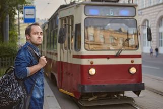 Záměrně jsem zdržoval revizora. Od cestujících jsem dostal dvě stovky odměnu - Médium.cz