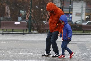 Ledovku střídá náledí, hrozit bude všude, varovali meteorologové - Novinky