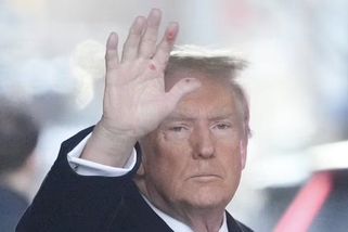 Tajemné červené skvrny na Trumpově dlani - Novinky