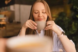 Češi ho lijí do kávy po litrech. Způsobuje cukrovku a ucpává cévy - Techsvět