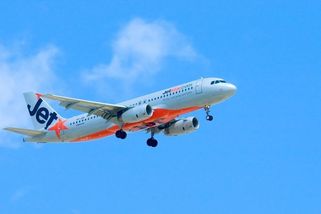 Žena chtěla opustit letadlo, kde většina lidí neměla roušku. Bála se o zdraví - Novinky