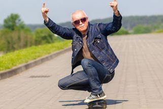 Nevraživost k důchodcům je poslední předsudek, který společnost toleruje - Médium.cz