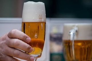 Hospody v Česku zdražily: Cena za půllitr Plzně pokořila 60 korun a šplhá dál