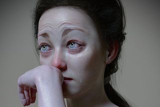 Manžel mě dal jako odměnu do tomboly. To ponížení nesnesu, říká Jolana (27) - Médium.cz