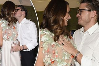 Něžné polibky, dotyky a velká hrdost: Novomanželé Daniela a Ondřej Brzobohatí vrkali ve společnosti jako hrdličky - Super.cz