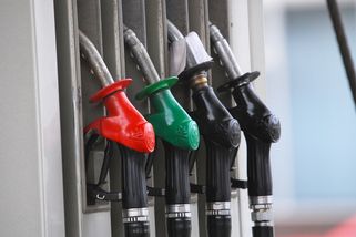 Greenpeace: Ropné firmy v ČR vydělávají denně 63,7 mil. Kč na rostoucích cenách